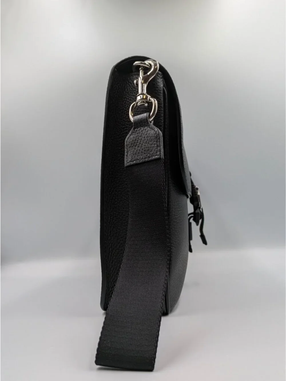 Gucci Men’s Piuma Calfskin Web Medium Business Case Crossbody Bag Black 816755